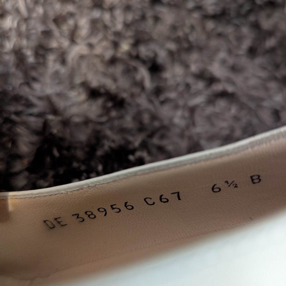 Salvatore Ferragamo Women's Beige Leather Pumps - Picture 6 of 9